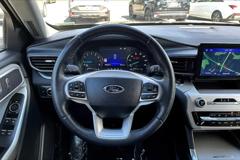 2022 Ford Explorer XLT photo 1