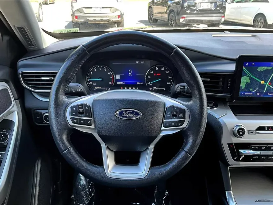 2022 Ford Explorer XLT photo 1