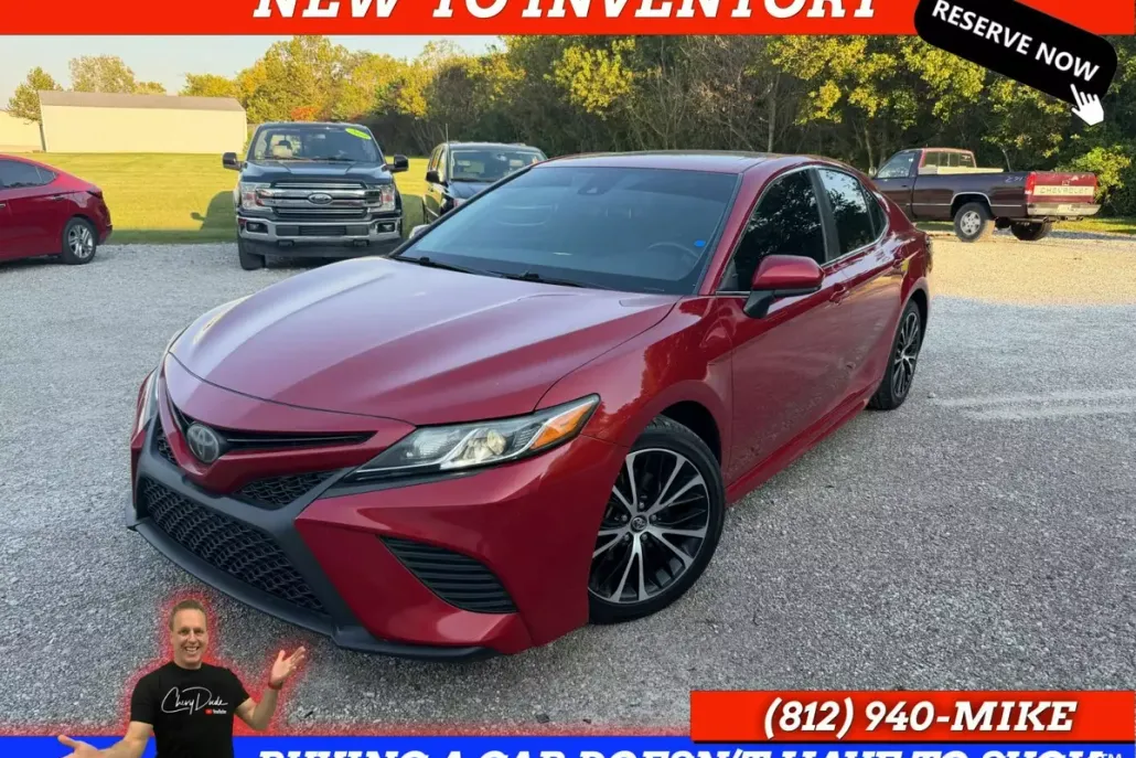 2019 Toyota Camry SE photo 1