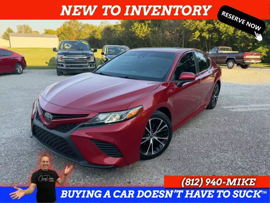 2019 Toyota Camry SE photo 1