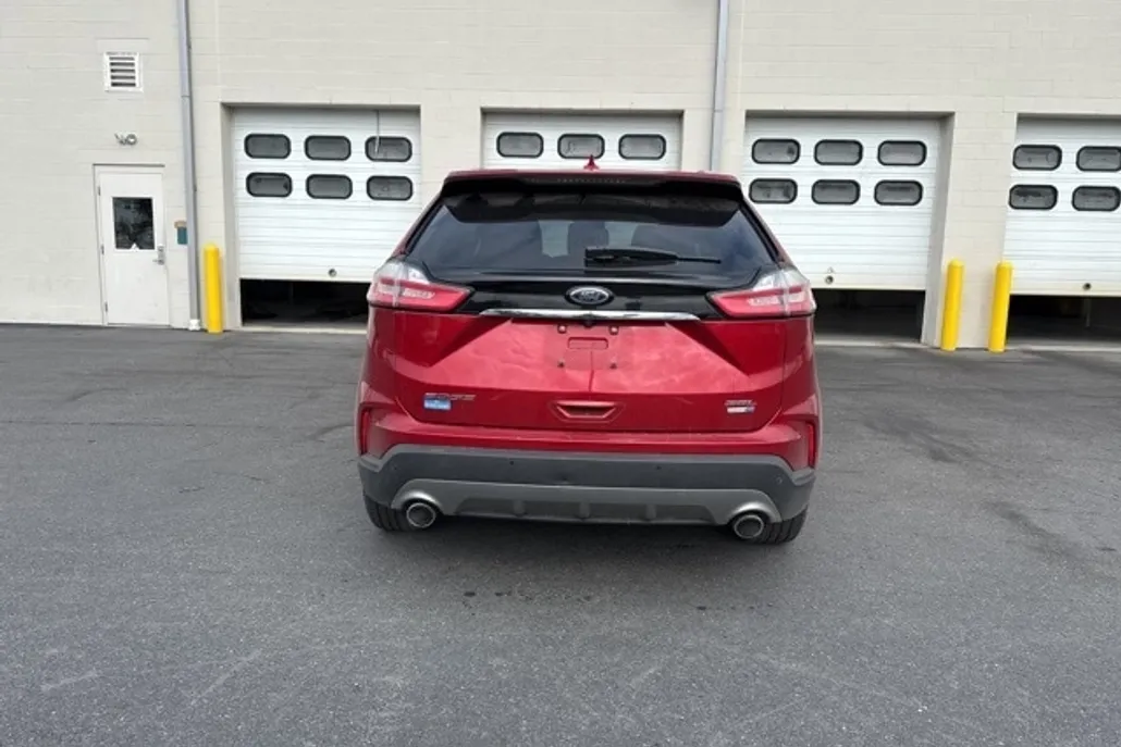 2020 Ford Edge SEL photo 1