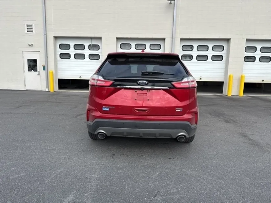 2020 Ford Edge SEL photo 1