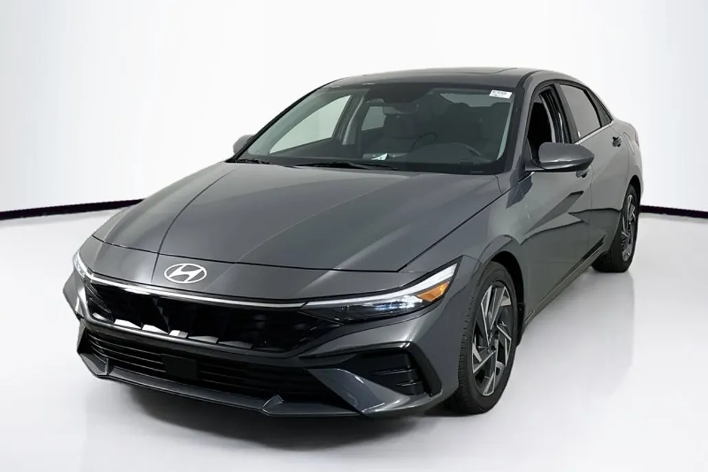 2024 Hyundai Elantra SEL Convenience photo 1