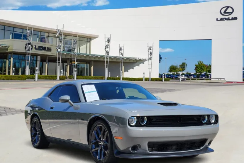 2023 Dodge Challenger R/T photo 1