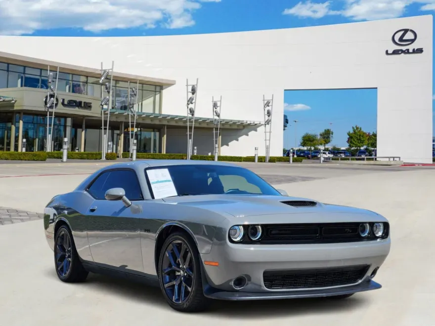 2023 Dodge Challenger R/T photo 1