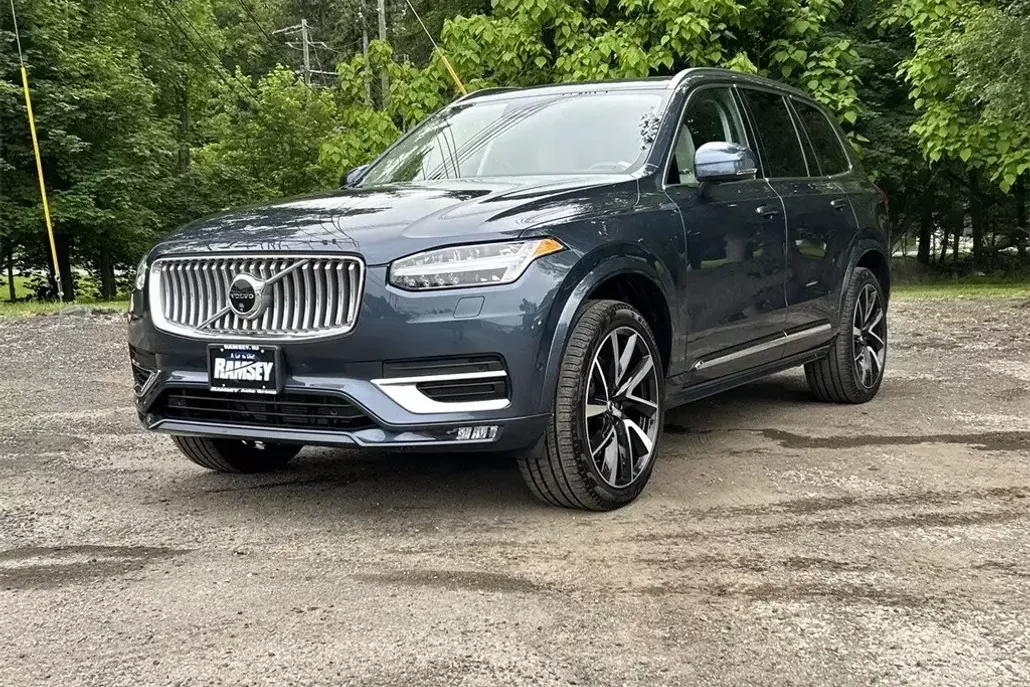 2024 Volvo XC90 Plus photo 1