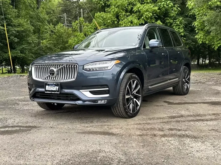 2024 Volvo XC90 Plus photo 1