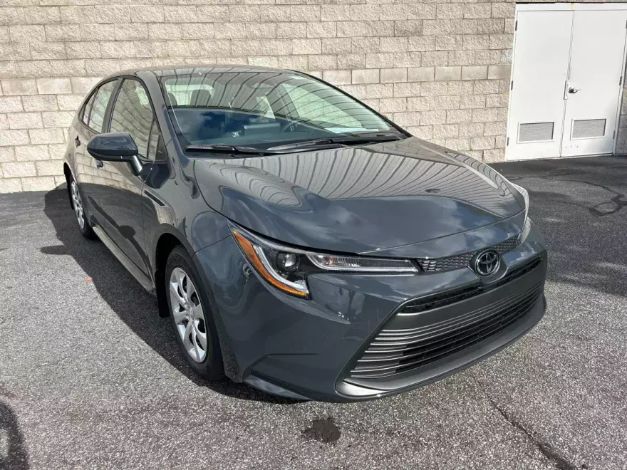 2026 Toyota Corolla LE photo 1