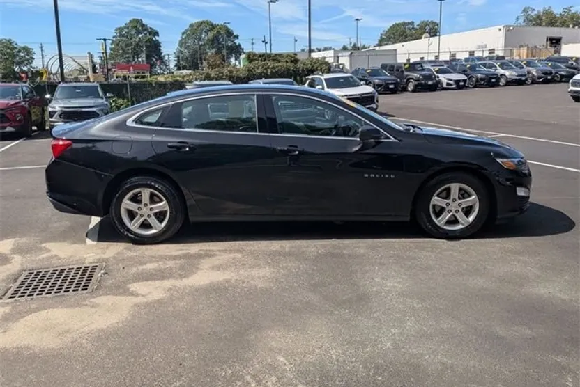 2022 Chevrolet Malibu photo 1