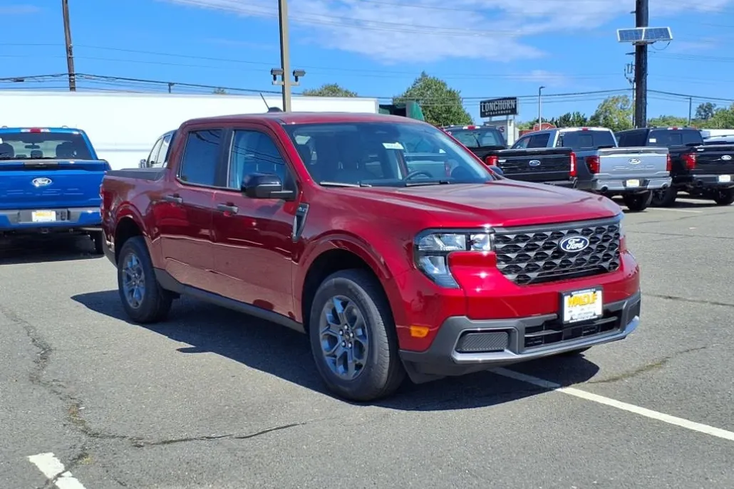 2025 Ford Maverick XLT photo 1