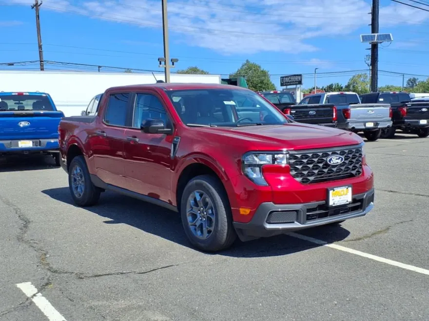 2025 Ford Maverick XLT photo 1