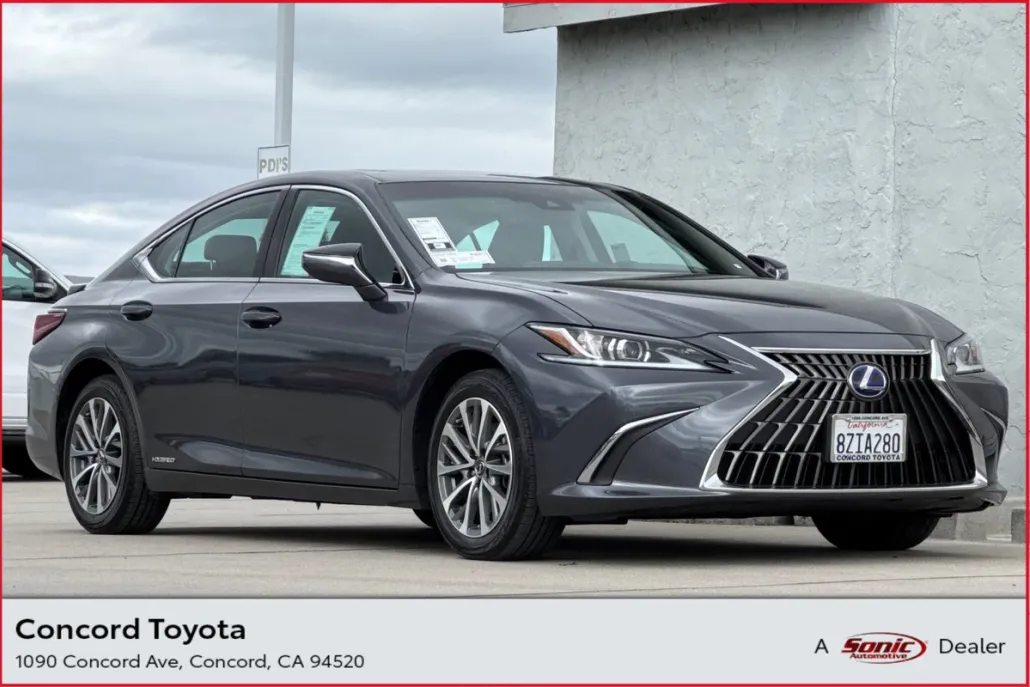 2022 Lexus ES 300h photo 1