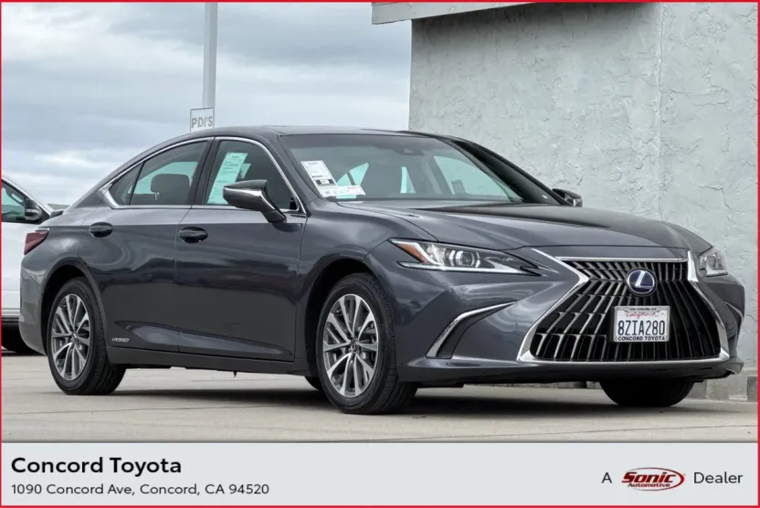 2022 Lexus ES 300h photo 1