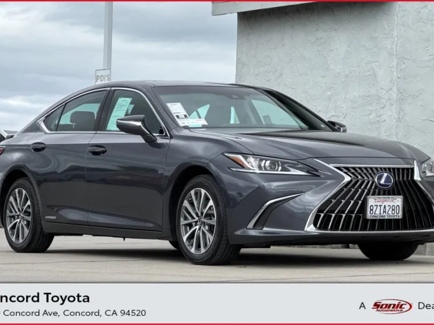 2022 Lexus ES 300h photo 1