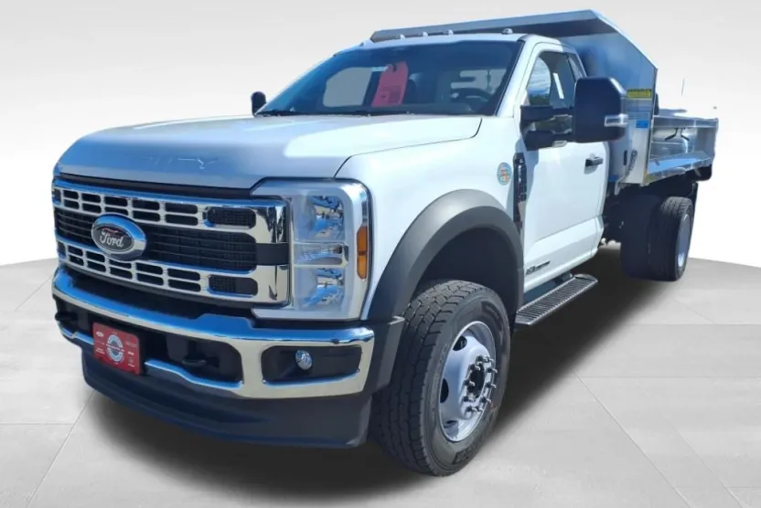 2025 Ford F-600 photo 1