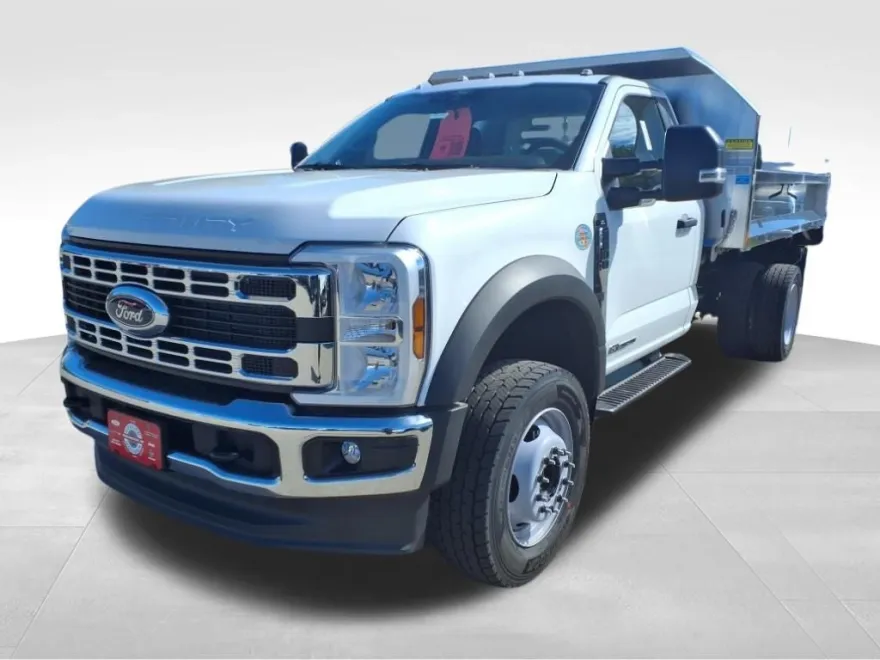 2025 Ford F-600 photo 1