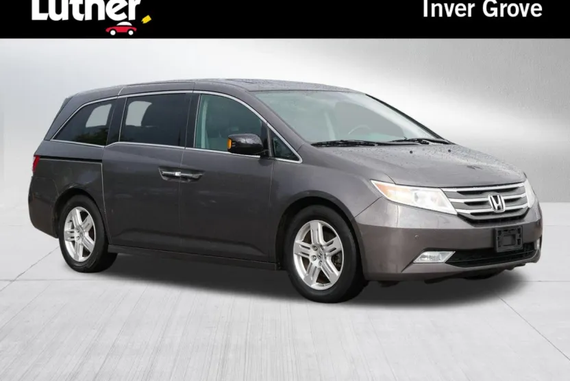 2013 Honda Odyssey Touring photo 1