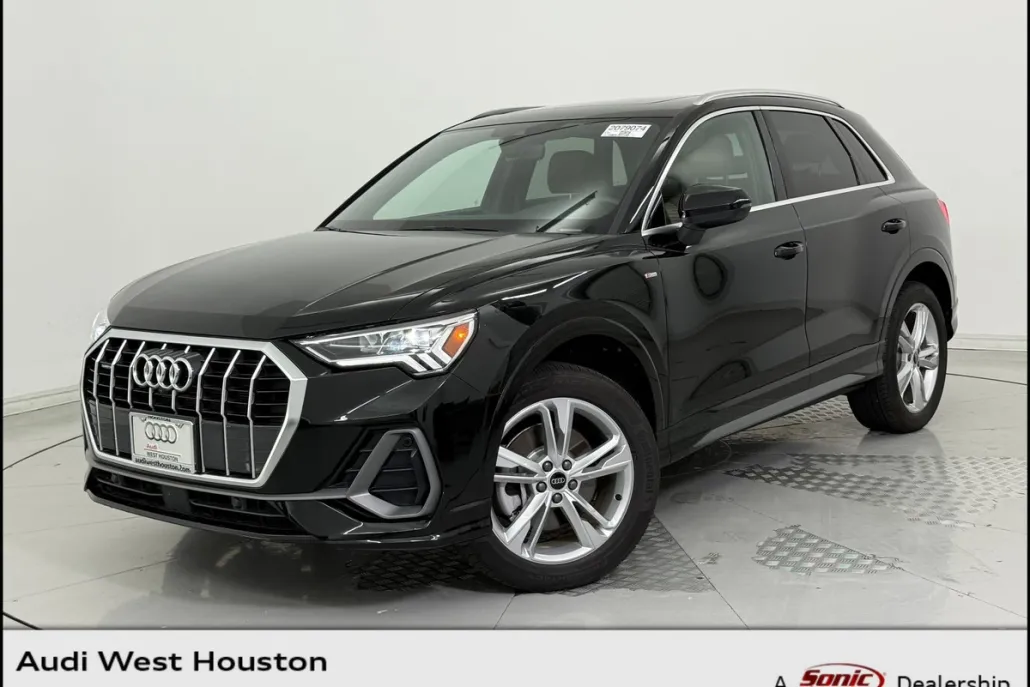 2024 Audi Q3 S line Premium Plus photo 1