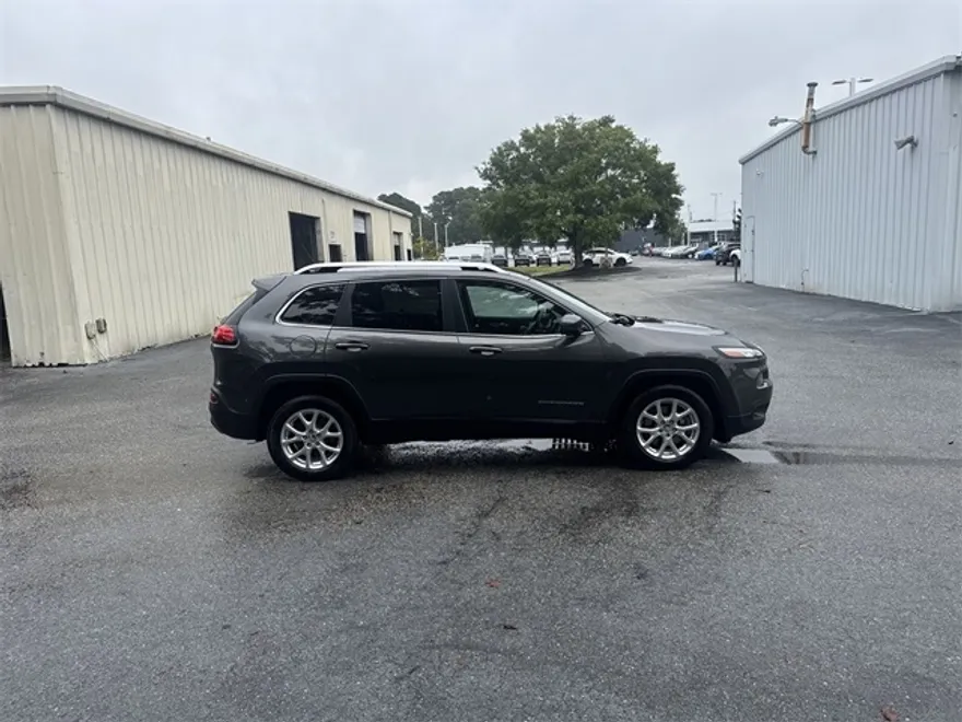 2015 Jeep Cherokee Latitude photo 1