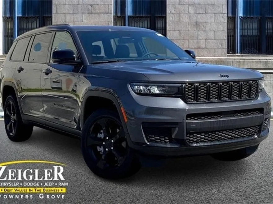 2025 Jeep Grand Cherokee Laredo photo 1