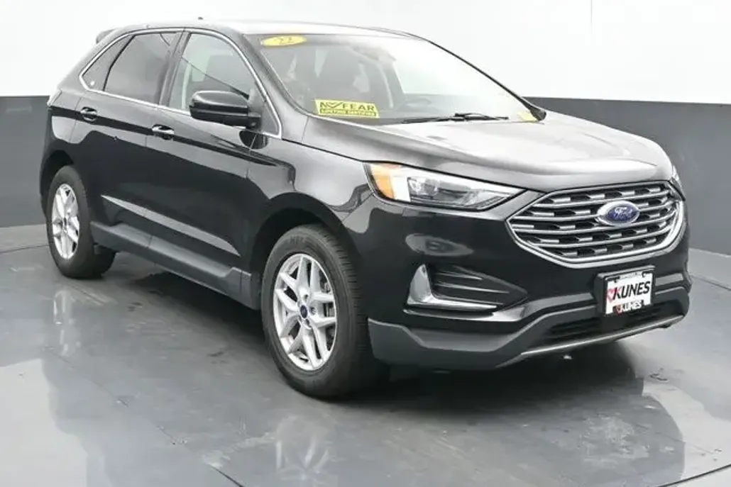 2022 Ford Edge SEL photo 1