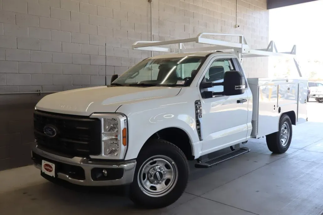 2025 Ford F-350 XL photo 1