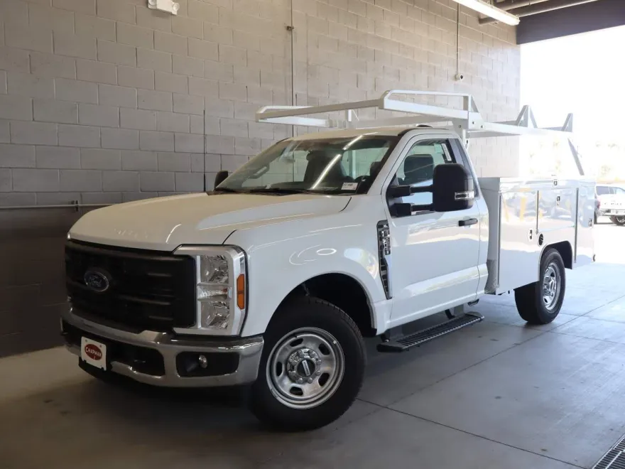 2025 Ford F-350 XL photo 1