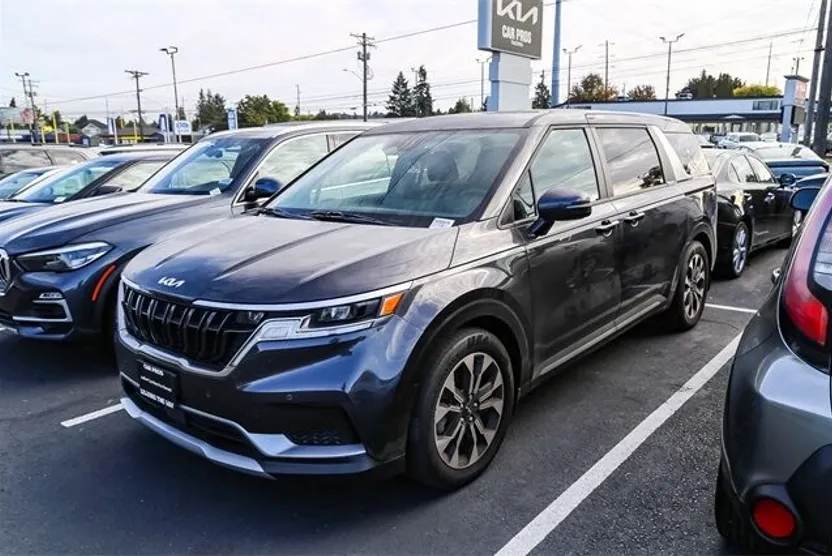2024 Kia Carnival EX photo 1