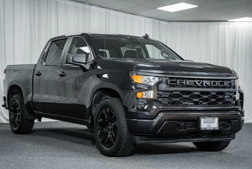 2023 Chevrolet Silverado 1500 Custom photo 1