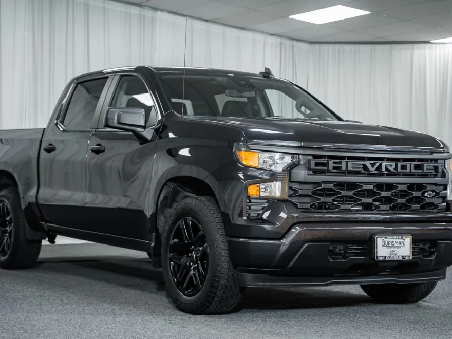 2023 Chevrolet Silverado 1500 Custom photo 1