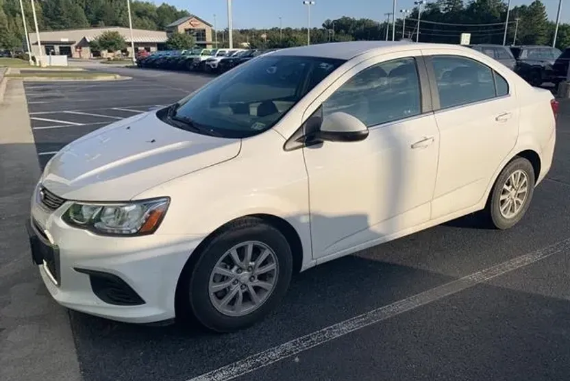 2020 Chevrolet Sonic LT photo 1