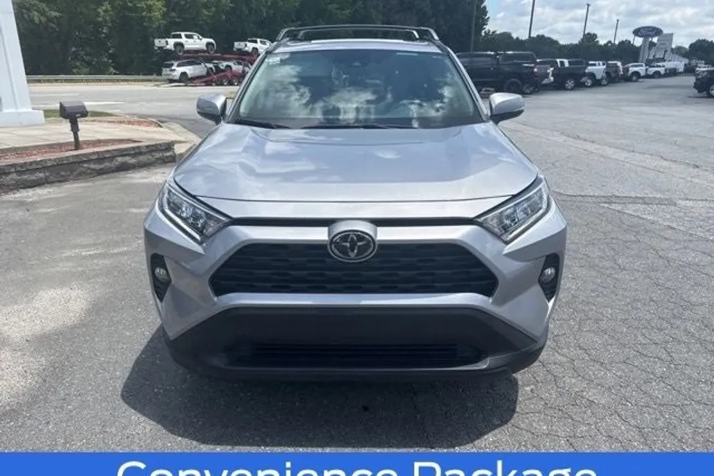 2021 Toyota RAV4 XLE Premium photo 1