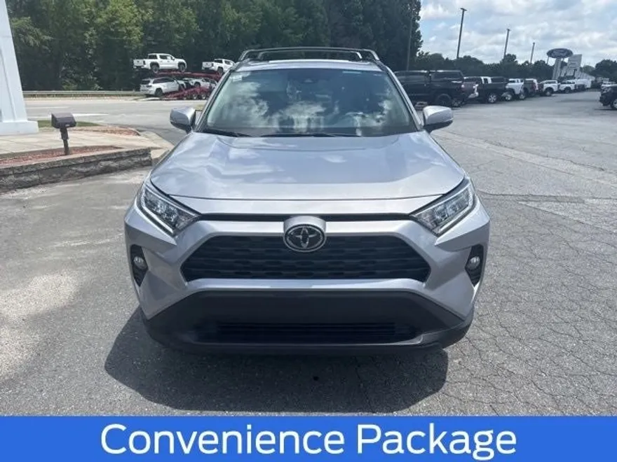 2021 Toyota RAV4 XLE Premium photo 1