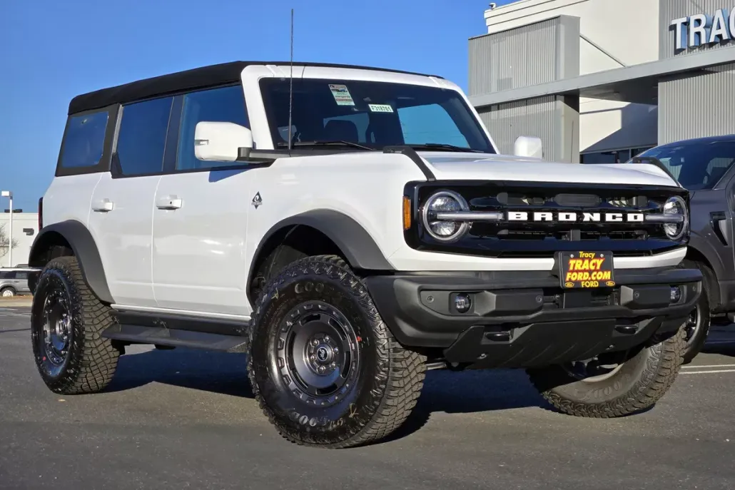 2024 Ford Bronco Outer Banks photo 1