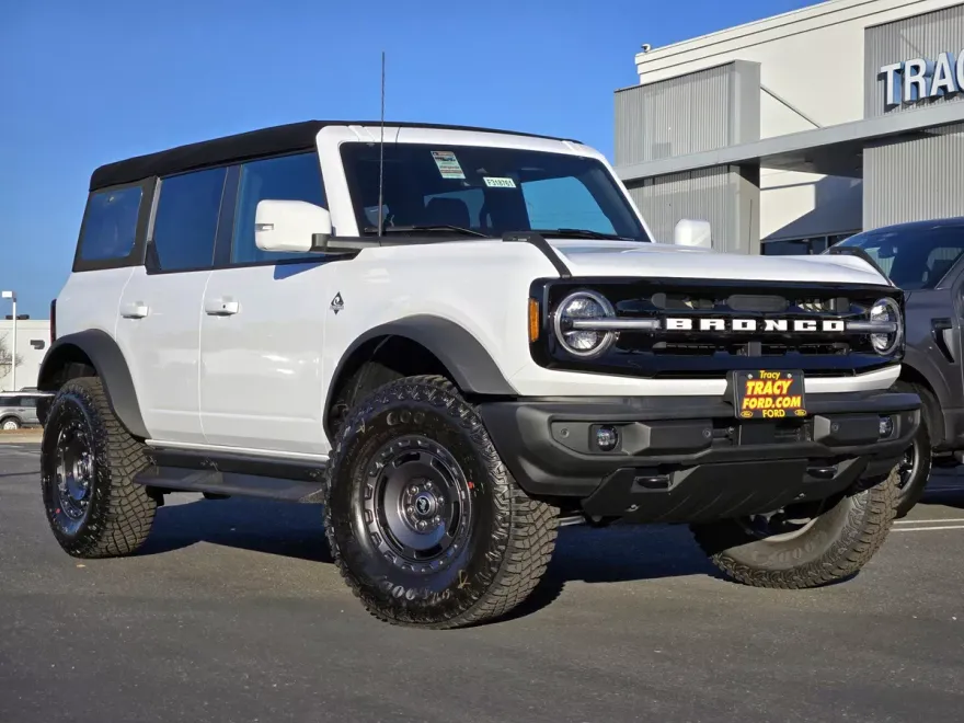 2024 Ford Bronco Outer Banks photo 1