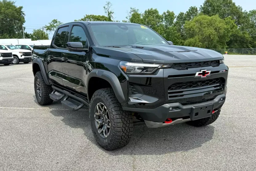 2025 Chevrolet Colorado ZR2 photo 1