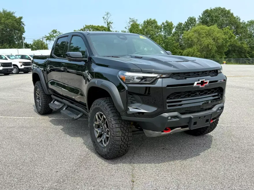 2025 Chevrolet Colorado ZR2 photo 1
