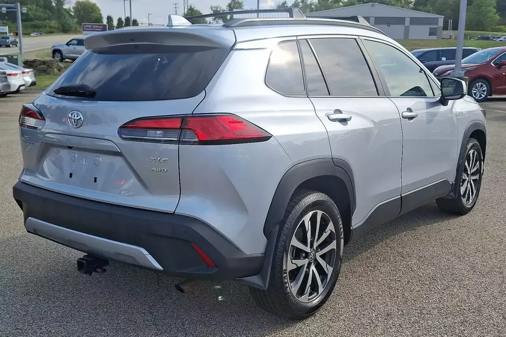 2024 Toyota Corolla Cross XLE photo 1