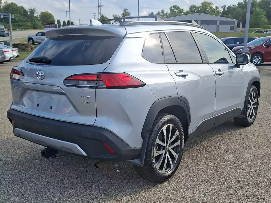 2024 Toyota Corolla Cross XLE photo 1