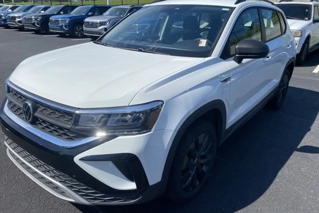 2022 Volkswagen Taos S photo 1