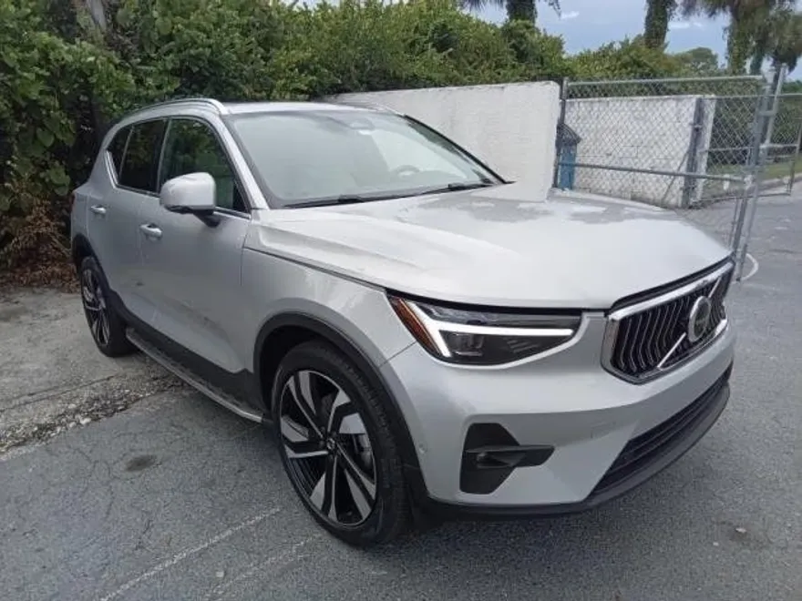 2023 Volvo XC40 Ultimate photo 1