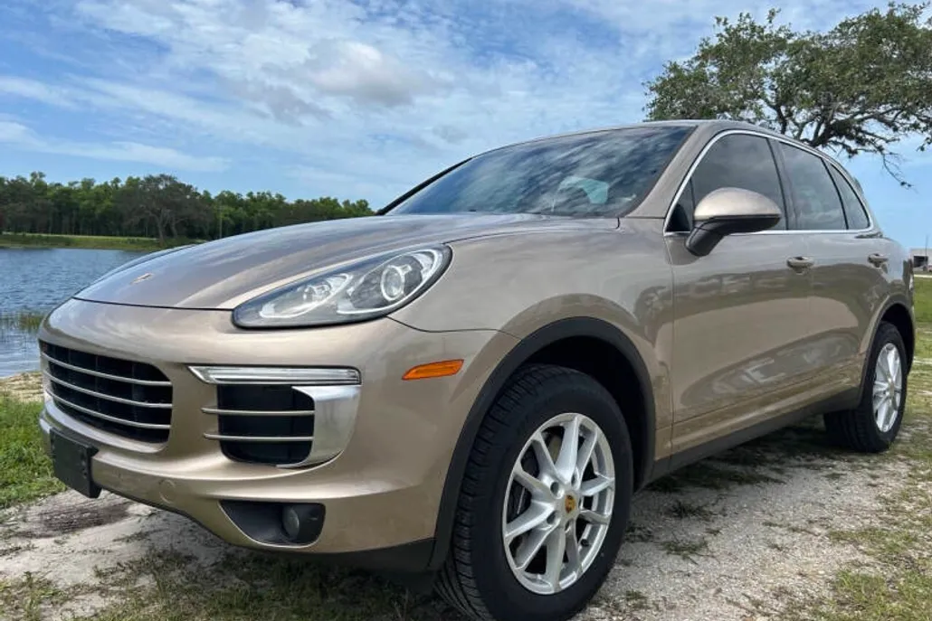 2016 Porsche Cayenne photo 1