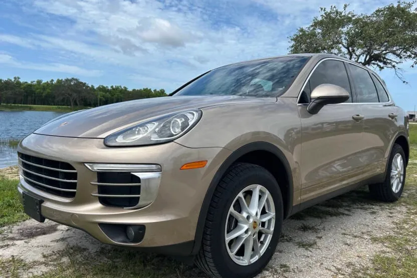 2016 Porsche Cayenne photo 1