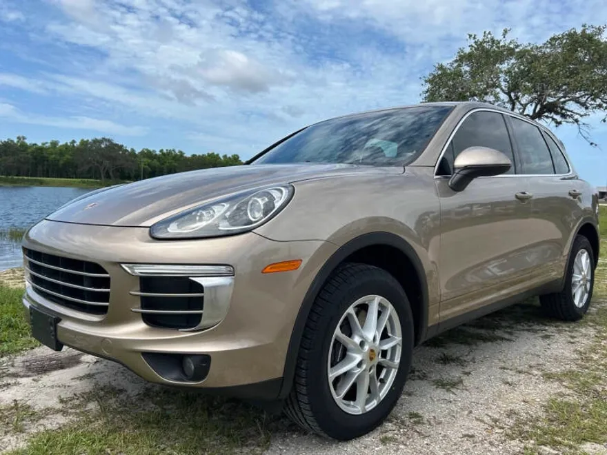 2016 Porsche Cayenne photo 1