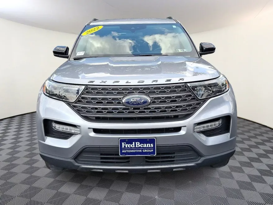 2022 Ford Explorer XLT photo 1