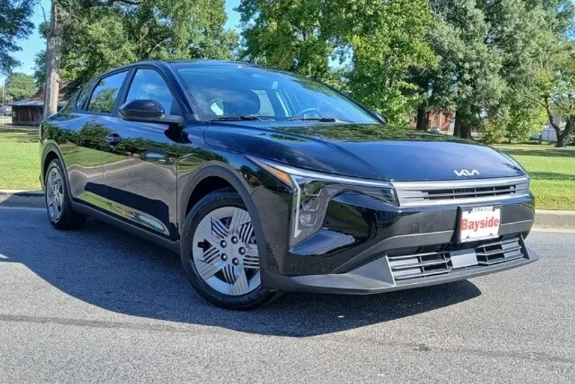 2025 Kia K4 LX photo 1