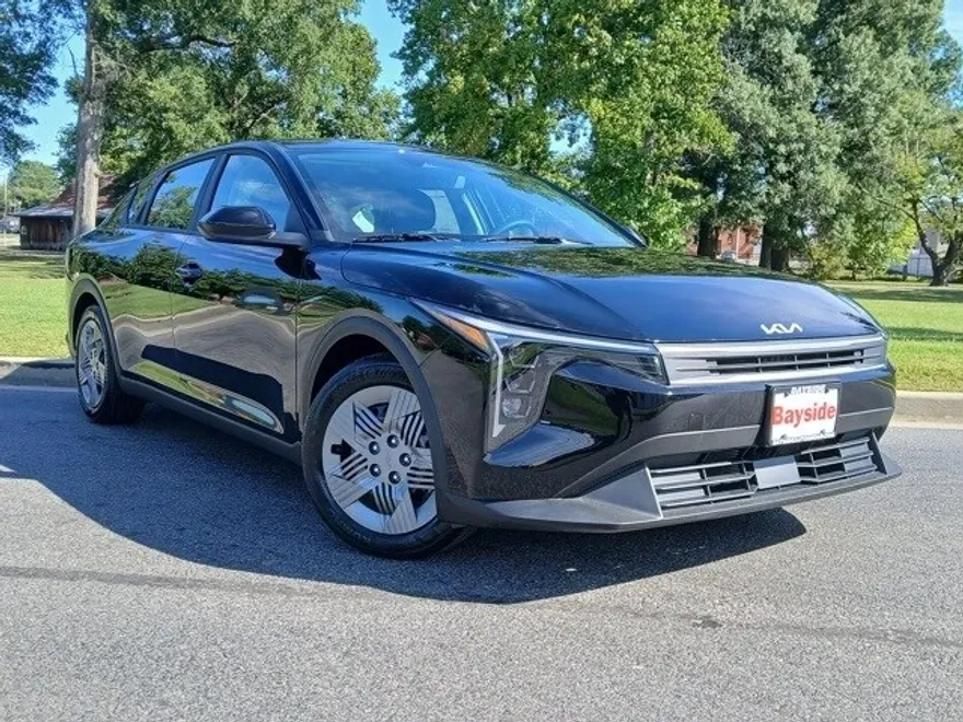 2025 Kia K4 LX photo 1