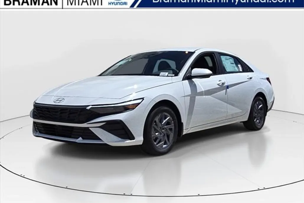 2025 Hyundai Elantra Hybrid photo 1
