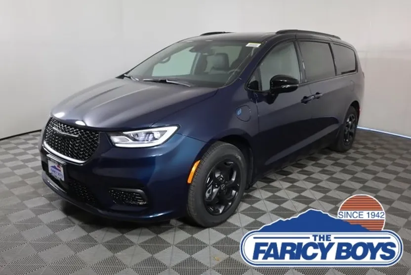 2025 Chrysler Pacifica Hybrid photo 1