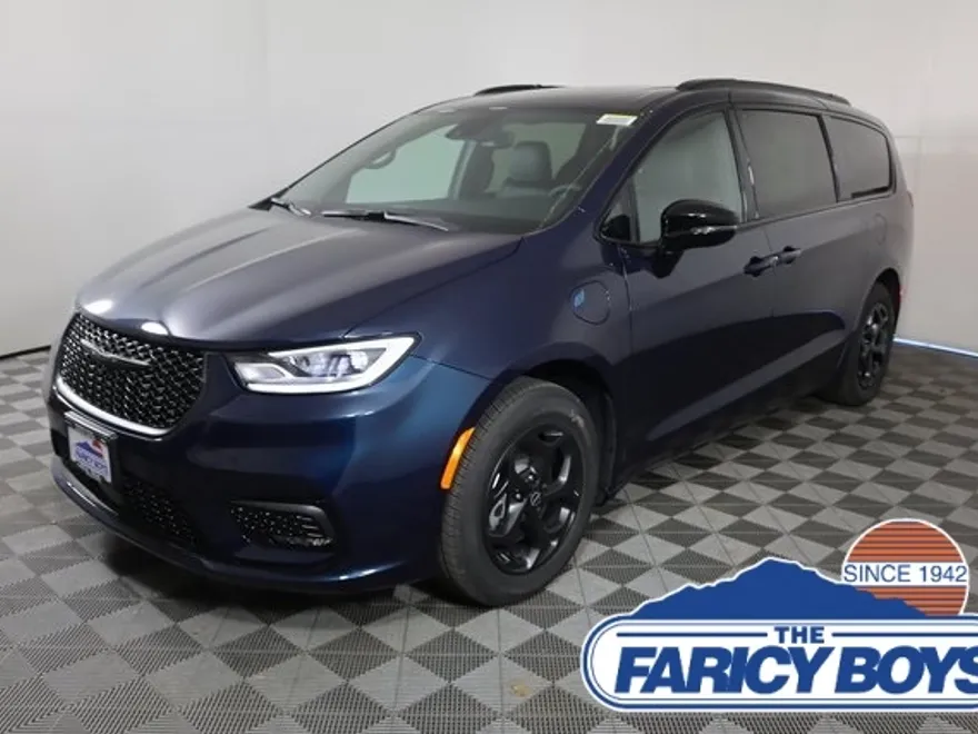 2025 Chrysler Pacifica Hybrid photo 1